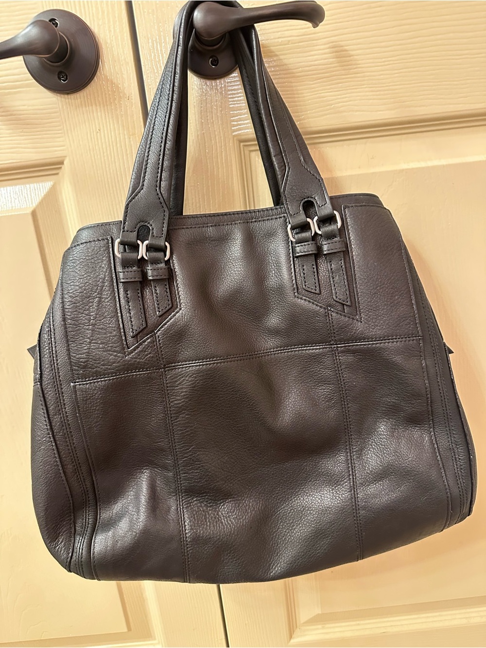 Classic Women's Leather Tote Bag in black